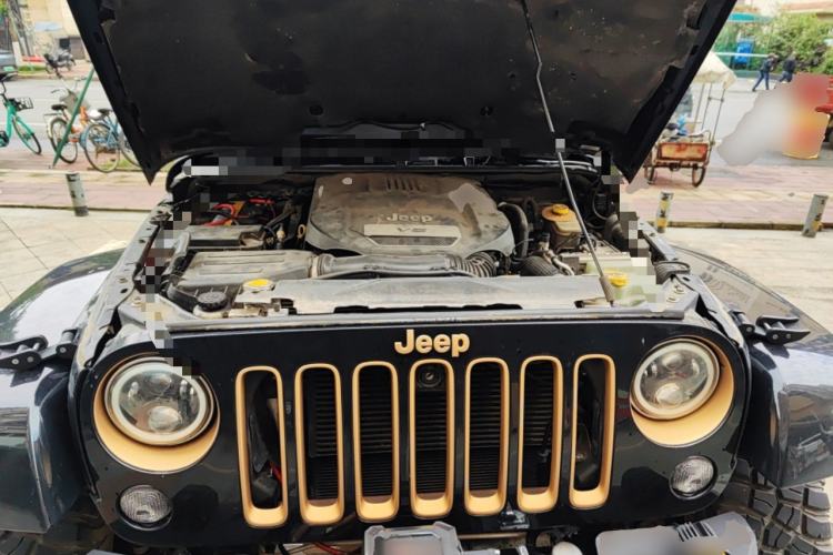Used Jeep Wrangler 2013 3.6L Sahara Four-Door Edition Engine Bay