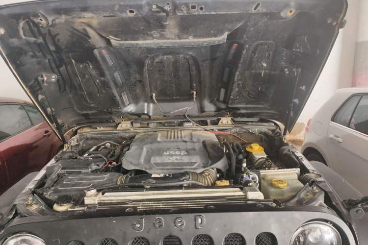 Used Jeep Wrangler 2013 3.6L Rubicon two-door version Engine Bay