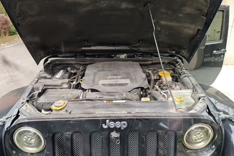 Used Jeep Wrangler 2013 3.6L Sahara Four-Door Edition Engine Bay