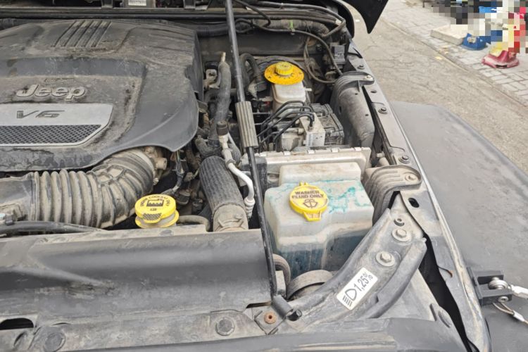 Used Jeep Wrangler 2013 3.6L Sahara Four-Door Edition Engine Bay Left
