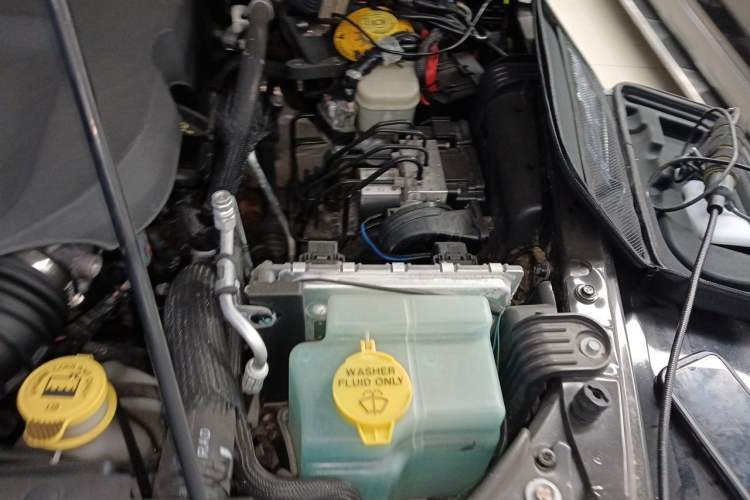 Used Jeep Wrangler 2013 3.6L Sahara Four-Door Edition Engine Bay Left