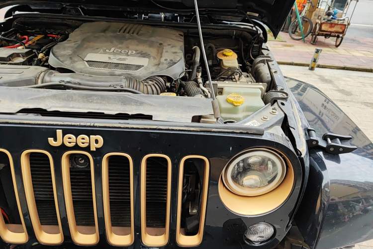Used Jeep Wrangler 2013 3.6L Sahara Four-Door Edition Engine Bay Left