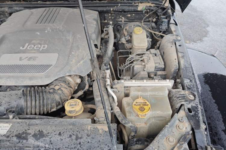 Used Jeep Wrangler 2013 3.6L Sahara Four-Door Edition Engine Bay Left