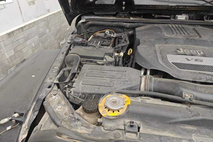 Used Jeep Wrangler 2013 3.6L Sahara Four-Door Edition Engine Bay Right