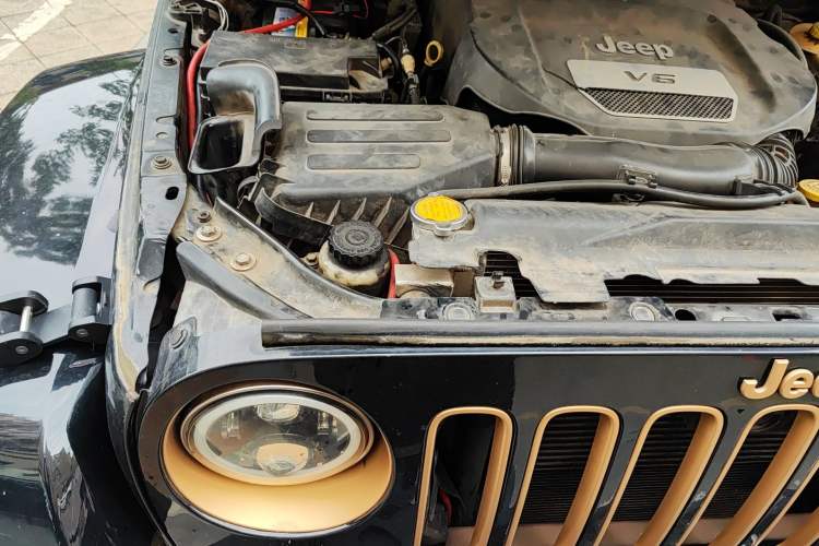 Used Jeep Wrangler 2013 3.6L Sahara Four-Door Edition Engine Bay Right