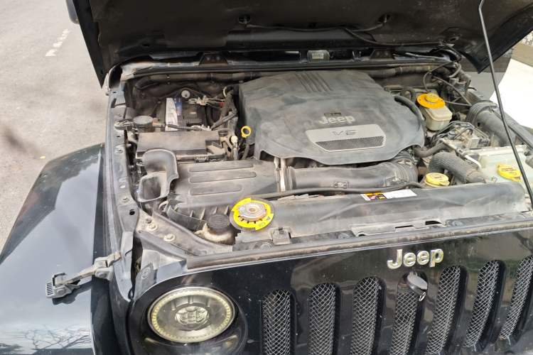 Used Jeep Wrangler 2013 3.6L Sahara Four-Door Edition Engine Bay Right