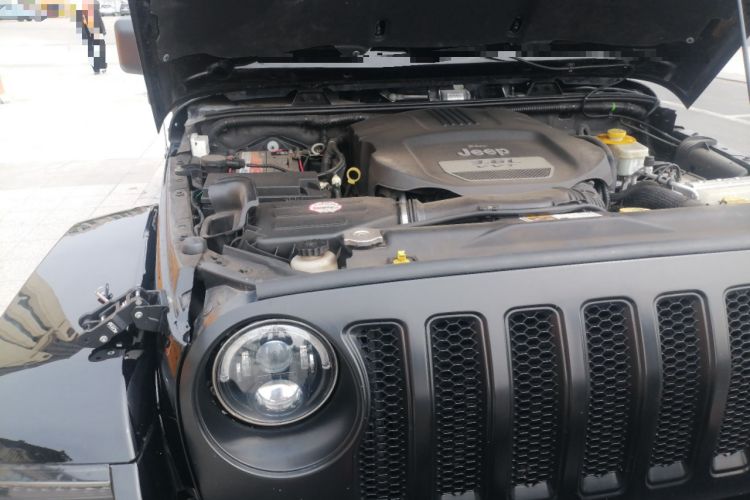 Used Jeep Wrangler 2013 3.6L Sahara Four-Door Edition Engine Bay Right