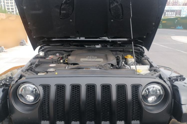 Used Jeep Wrangler 2013 3.6L Sahara Four-Door Edition Engine Bay