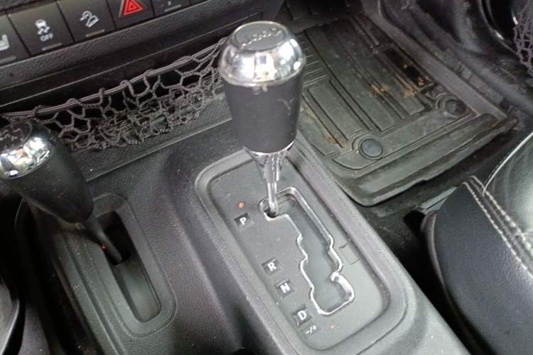 Used Jeep Wrangler 2013 3.6L Sahara two-door model Gear Lever