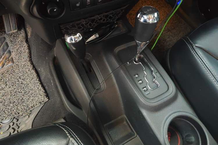 Used Jeep Wrangler 2013 3.6L Sahara Four-Door Edition Gear Lever