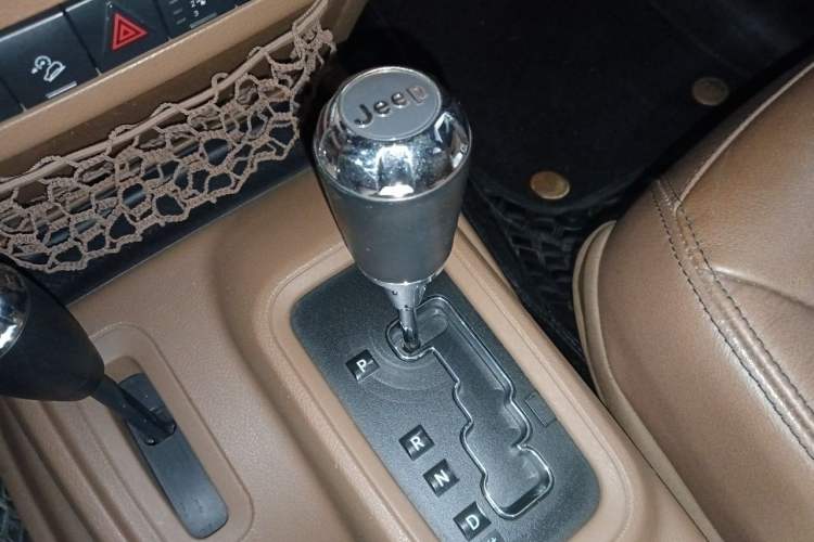 Used Jeep Wrangler 2013 3.6L Sahara Four-Door Edition Gear Lever