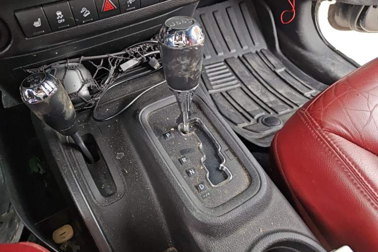 Used Jeep Wrangler 2013 3.6L Two-Door 10th Anniversary Edition Gear Lever