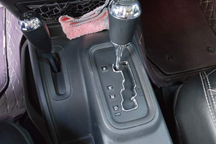 Used Jeep Wrangler 2013 3.6L Sahara Four-Door Edition Gear Lever