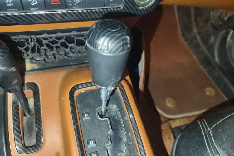 Used Jeep Wrangler 2013 3.6L Rubicon two-door version Gear Lever