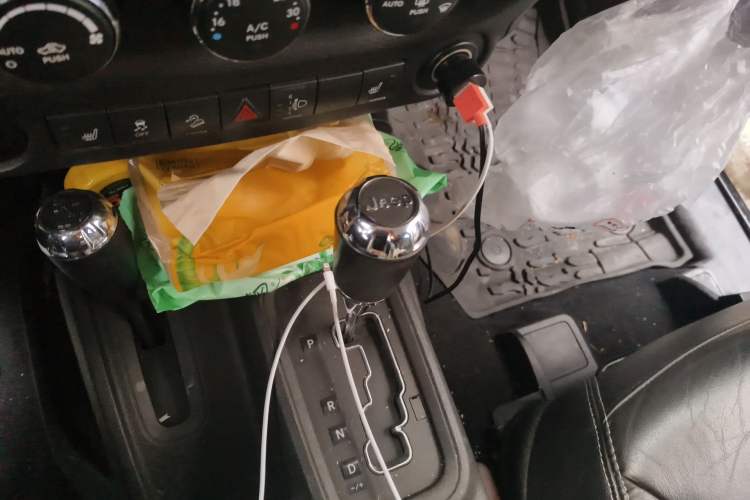 Used Jeep Wrangler 2013 3.6L Sahara two-door model Gear Lever