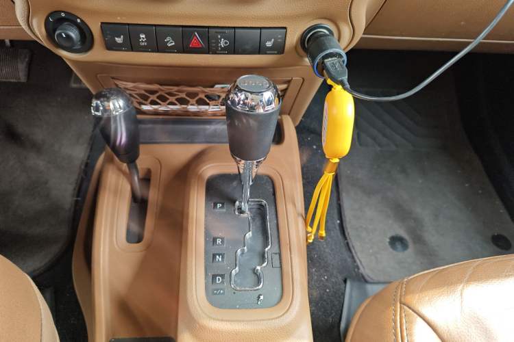 Used Jeep Wrangler 2013 3.6L Sahara Four-Door Edition Gear Lever