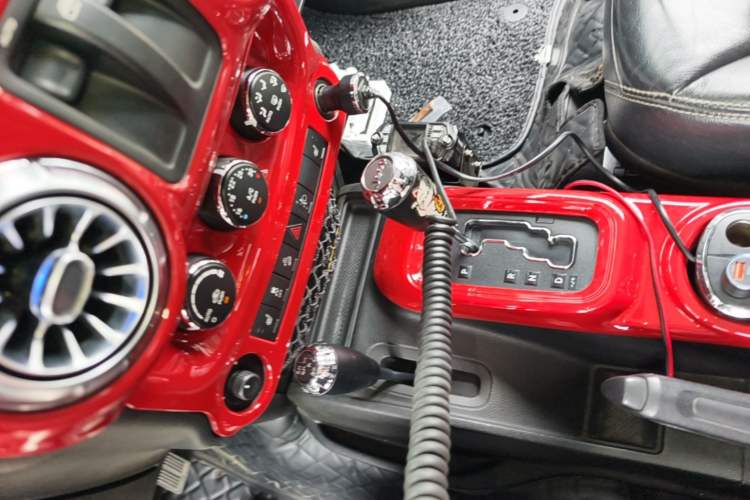 Used Jeep Wrangler 2013 3.6L Sahara two-door model Gear Lever