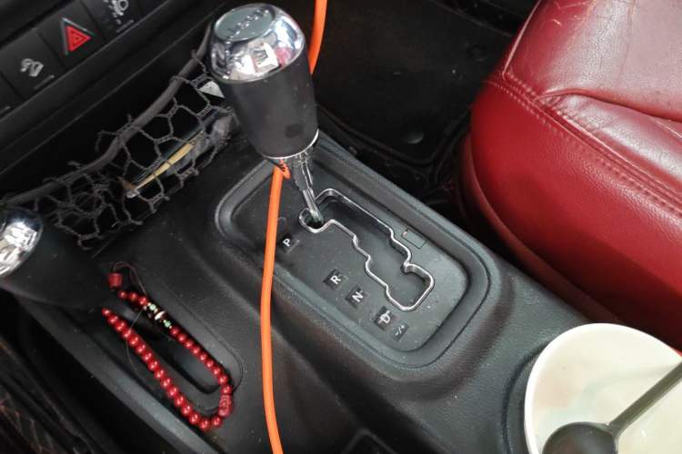Used Jeep Wrangler 2013 3.6L Four-Door 10th Anniversary Edition Gear Lever