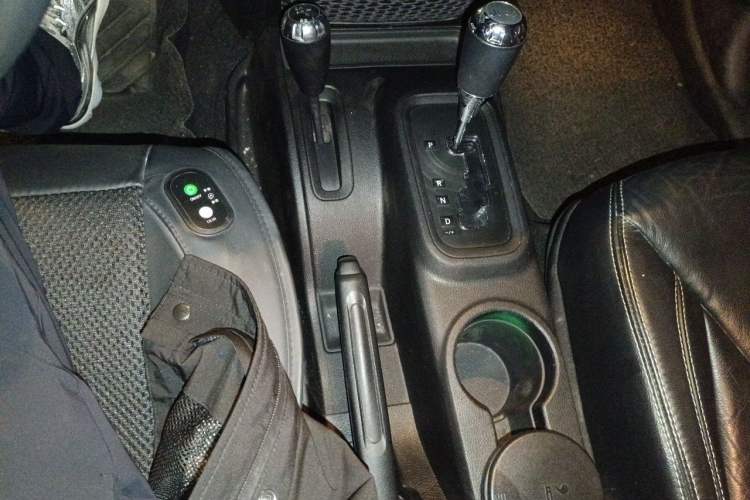 Used Jeep Wrangler 2013 3.6L Sahara two-door model Gear Lever
