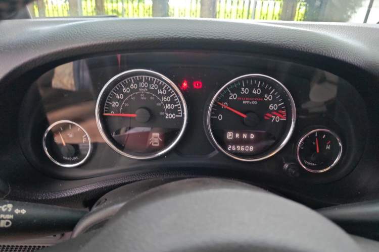 Used Jeep Wrangler 2013 3.6L Four-Door 10th Anniversary Edition Instrument Cluster