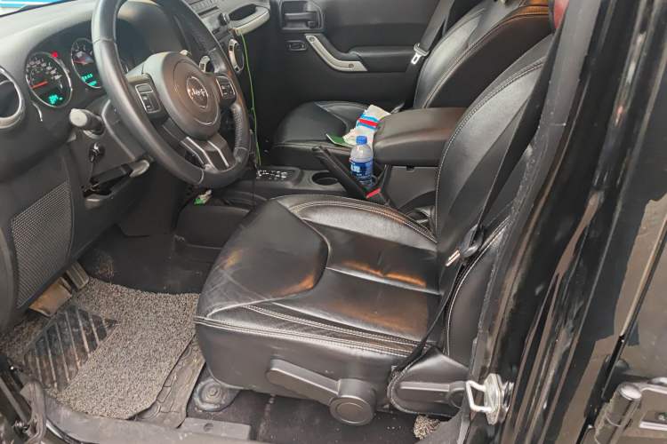 Used Jeep Wrangler 2013 3.6L Sahara Four-Door Edition Left Front Seat