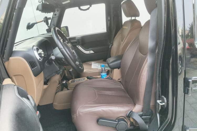 Used Jeep Wrangler 2013 3.6L Sahara Four-Door Edition Left Front Seat