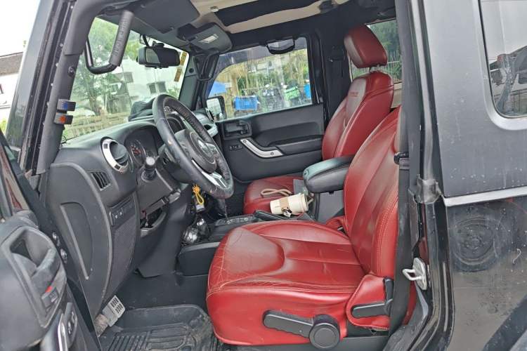 Used Jeep Wrangler 2013 3.6L Two-Door 10th Anniversary Edition Left Front Seat