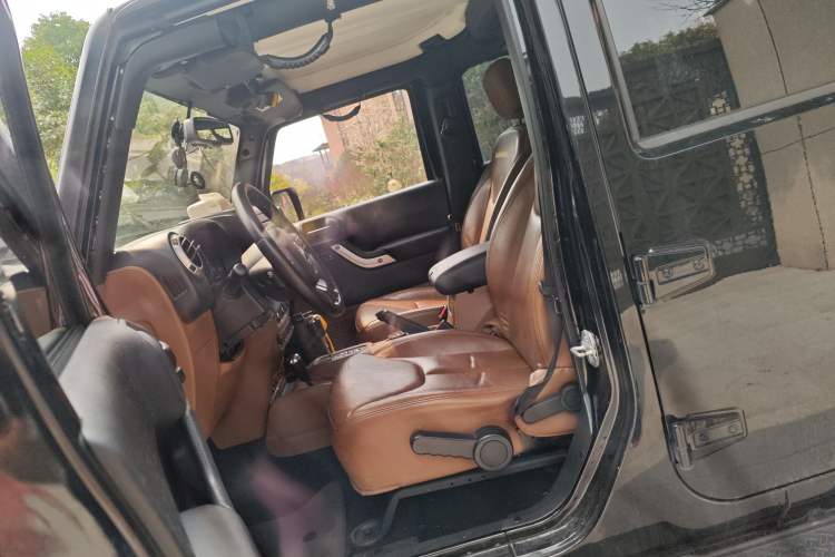 Used Jeep Wrangler 2013 3.6L Sahara Four-Door Edition Left Front Seat