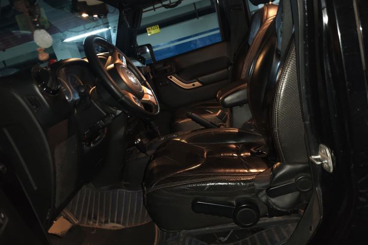Used Jeep Wrangler 2013 3.6L Sahara Four-Door Edition Left Front Seat
