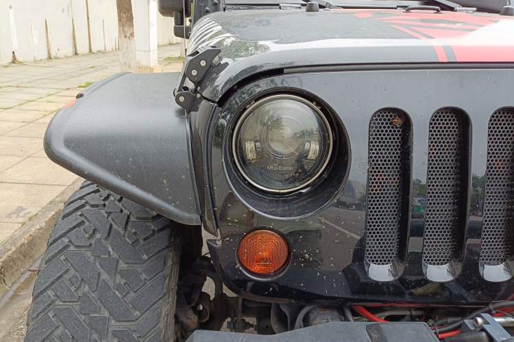 Used Jeep Wrangler 2013 3.6L Sahara two-door model Right Front Headlight
