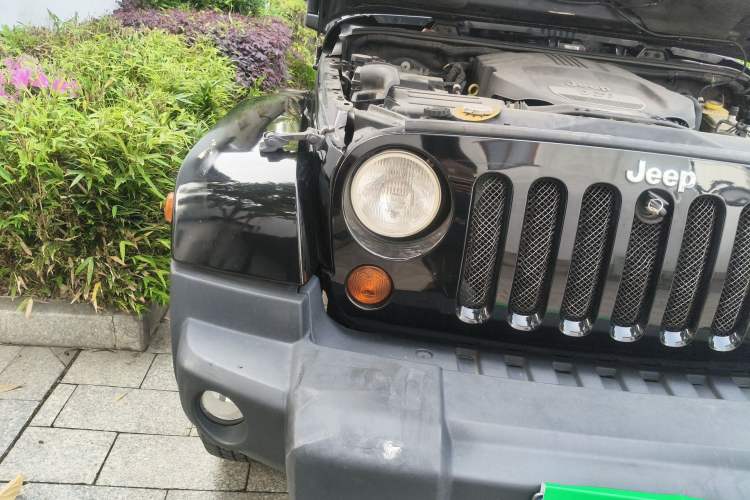 Used Jeep Wrangler 2013 3.6L Sahara Four-Door Edition Right Front Headlight
