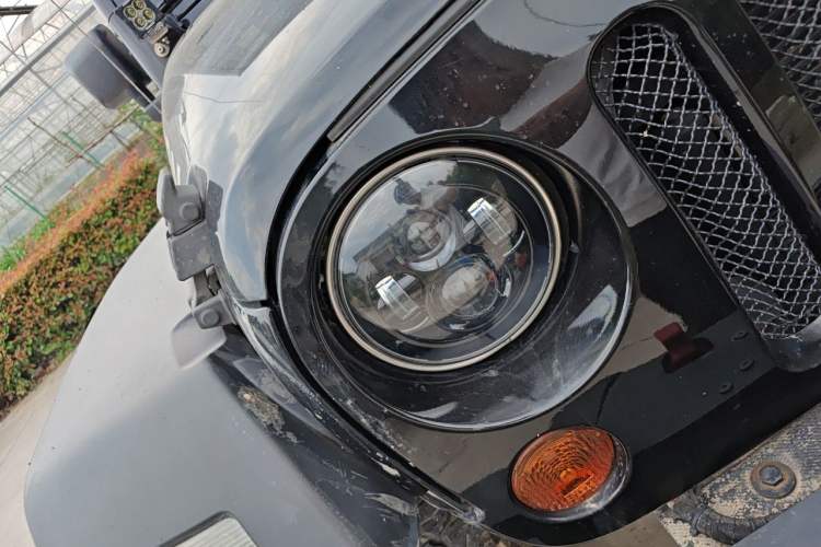 Used Jeep Wrangler 2013 3.6L Two-Door 10th Anniversary Edition Right Front Headlight