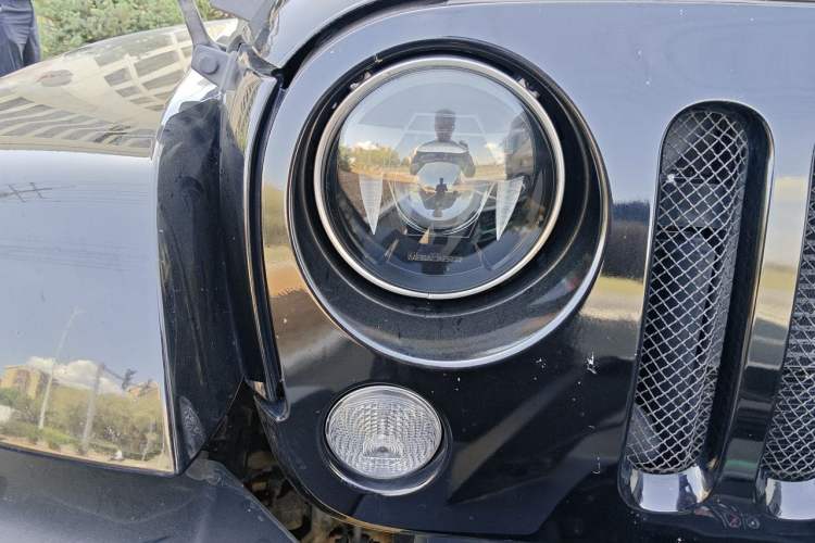 Used Jeep Wrangler 2013 3.6L Sahara Four-Door Edition Right Front Headlight