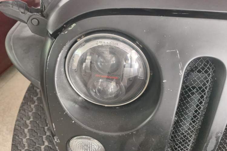 Used Jeep Wrangler 2013 3.6L Rubicon two-door version Right Front Headlight