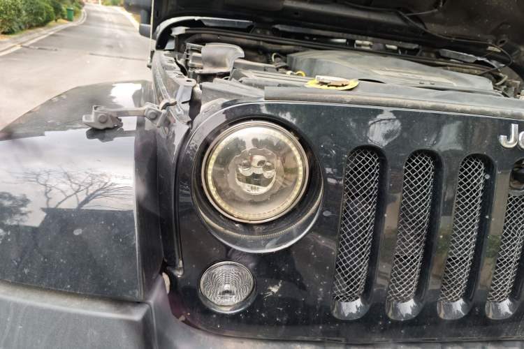 Used Jeep Wrangler 2013 3.6L Sahara Four-Door Edition Right Front Headlight