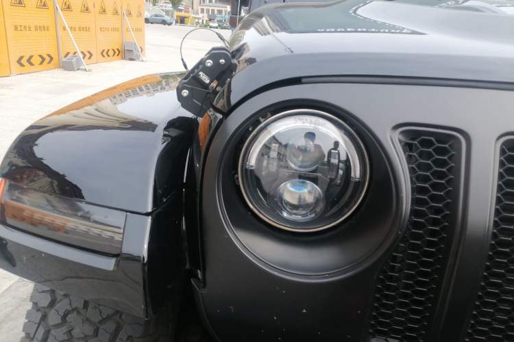 Used Jeep Wrangler 2013 3.6L Sahara Four-Door Edition Right Front Headlight