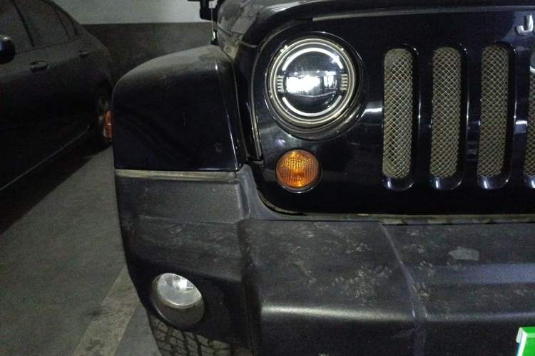 Used Jeep Wrangler 2013 3.6L Sahara two-door model Right Front Headlight