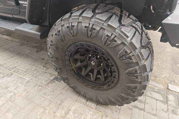 Used Jeep Wrangler 2013 3.6L Sahara Four-Door Edition Right Front Wheel Hub