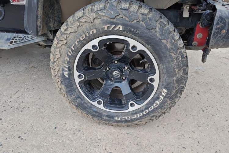 Used Jeep Wrangler 2013 3.6L Two-Door 10th Anniversary Edition Right Front Wheel Hub