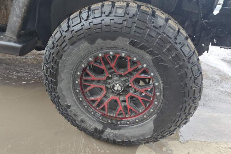 Used Jeep Wrangler 2013 3.6L Sahara Four-Door Edition Right Front Wheel Hub