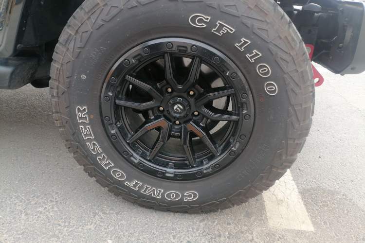 Used Jeep Wrangler 2013 3.6L Sahara Four-Door Edition Right Front Wheel Hub