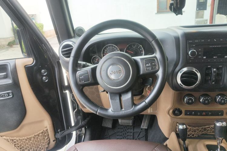 Used Jeep Wrangler 2013 3.6L Sahara Four-Door Edition Steering Wheel