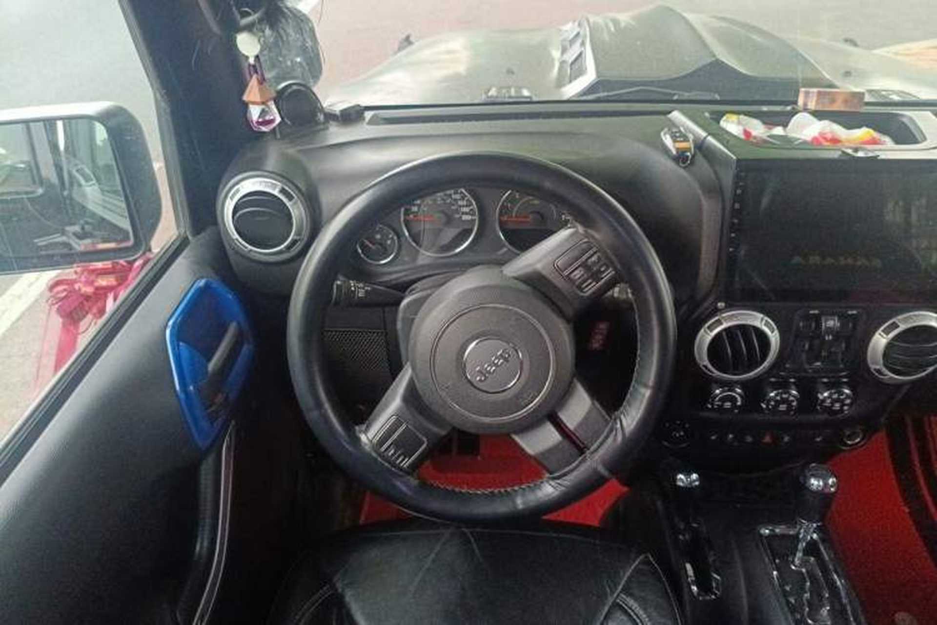 Used Jeep Wrangler 2013 3.6L Sahara Four-Door Edition Steering Wheel