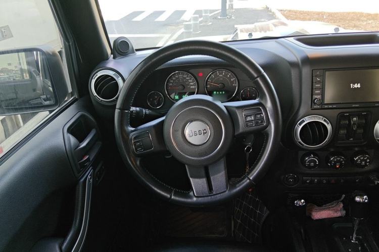 Used Jeep Wrangler 2013 3.6L Sahara Four-Door Edition Steering Wheel
