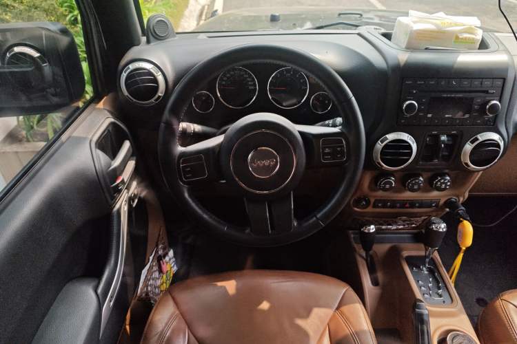 Used Jeep Wrangler 2013 3.6L Sahara Four-Door Edition Steering Wheel