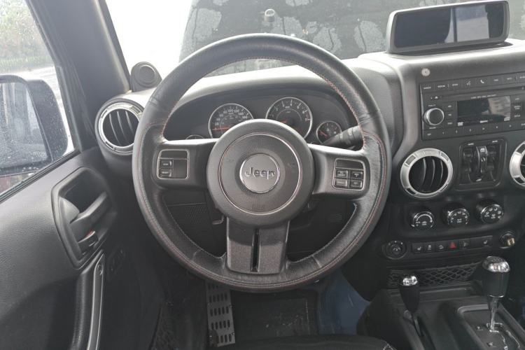 Used Jeep Wrangler 2013 3.6L Sahara Four-Door Edition Steering Wheel