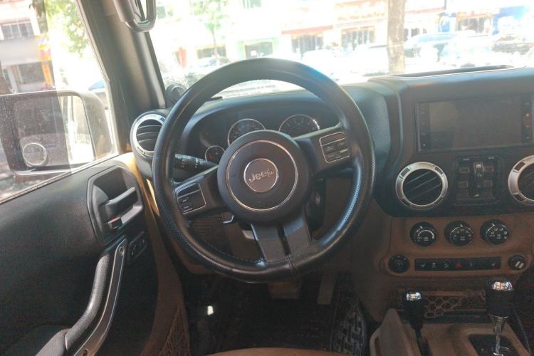 Used Jeep Wrangler 2013 3.6L Sahara Four-Door Edition Steering Wheel