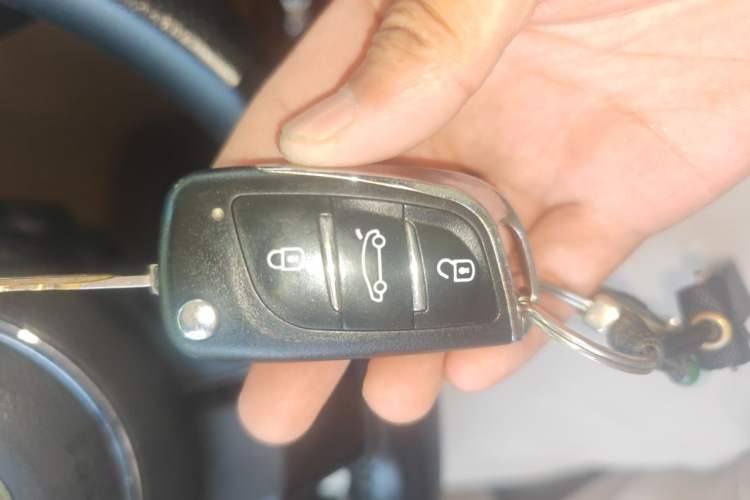 Used Jeep Wrangler 2013 3.6L Sahara Four-Door Edition Vehicle Key