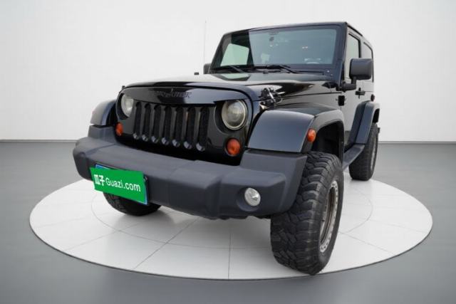 Jeep Wrangler 2013 3.6L Sahara two-door model usado