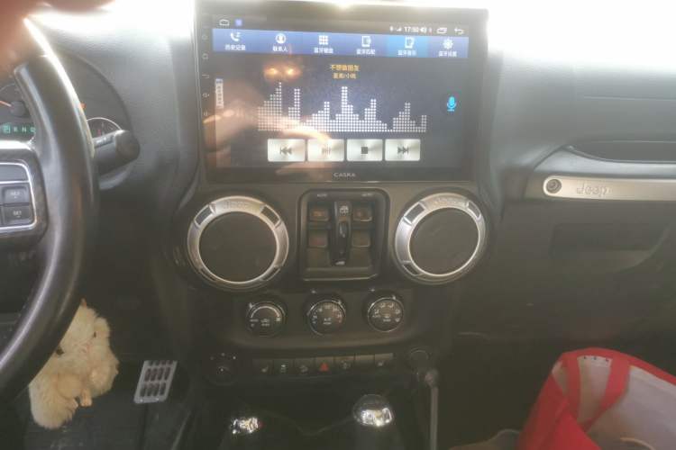 Used Jeep Wrangler 2013 3.6L Sahara Four-Door Edition Audio And AC Panel